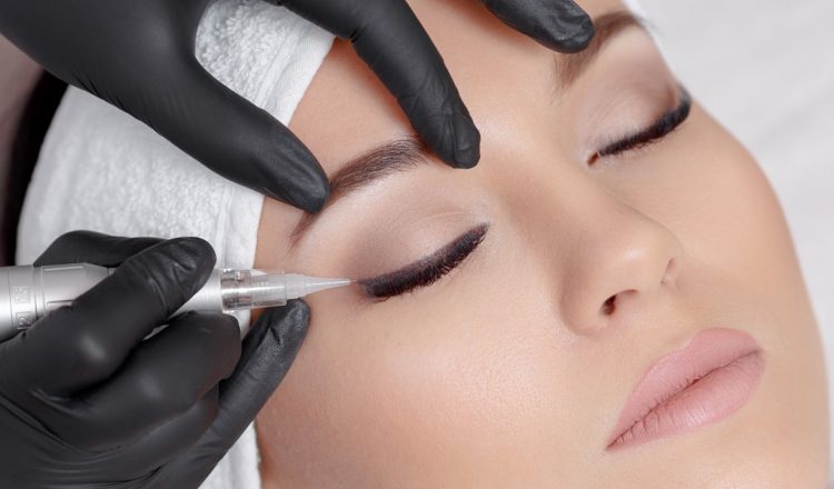 Kalıcı Eyeliner Uygulaması Ve Avantajları