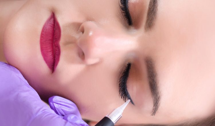 Kalıcı Eyeliner Ne Kadar Kalır?