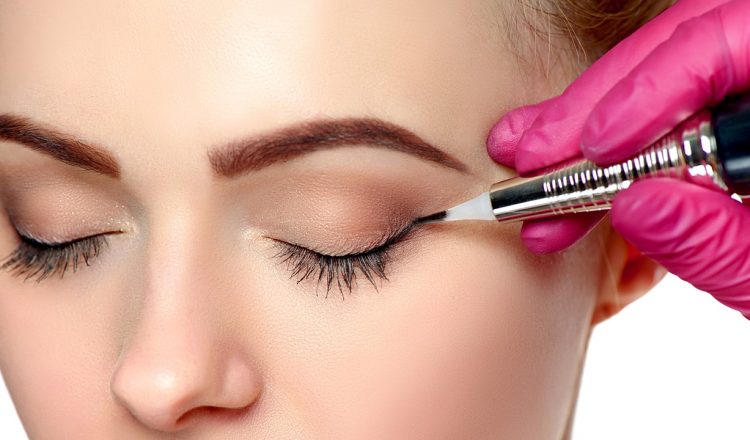 Kalıcı Göz Makyajı Nedir? Nasıl Yapılır?